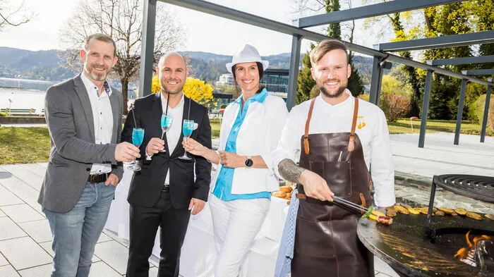 Von links: Wörthersee-Tourismus-Geschäftsführer Roland Sint, Hoteldirektor Christopher Zavodnik, Marketingleiterin Claudia Olsner und Koch David Bachmann