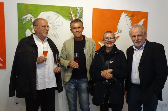 In Art der Ausstellung, in der für gewöhnlich die Besucher die Werke betrachten und nicht selbst zum Künstler werden und das ausgestellte Werk neu arrangieren und auch in ihren Werken, in dem sie zum Beispiel beim Möbelaufbau vom vorgegebenen Weg abweicht und neue, zusammengesetzt Möbel mit Charakter präsentiert.