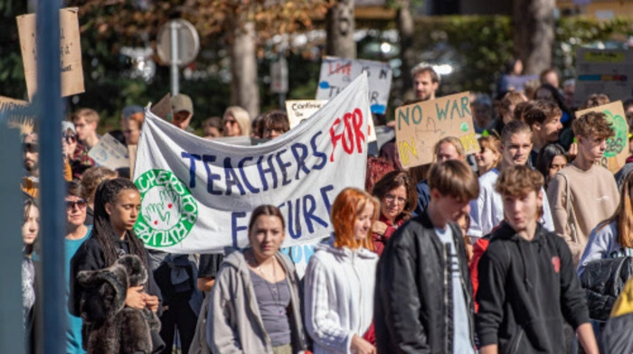 Nicht nur Schülerinnen und Schüler, auch Lehrerinnen und Lehrer sind in Graz auf die Straße gegangen.