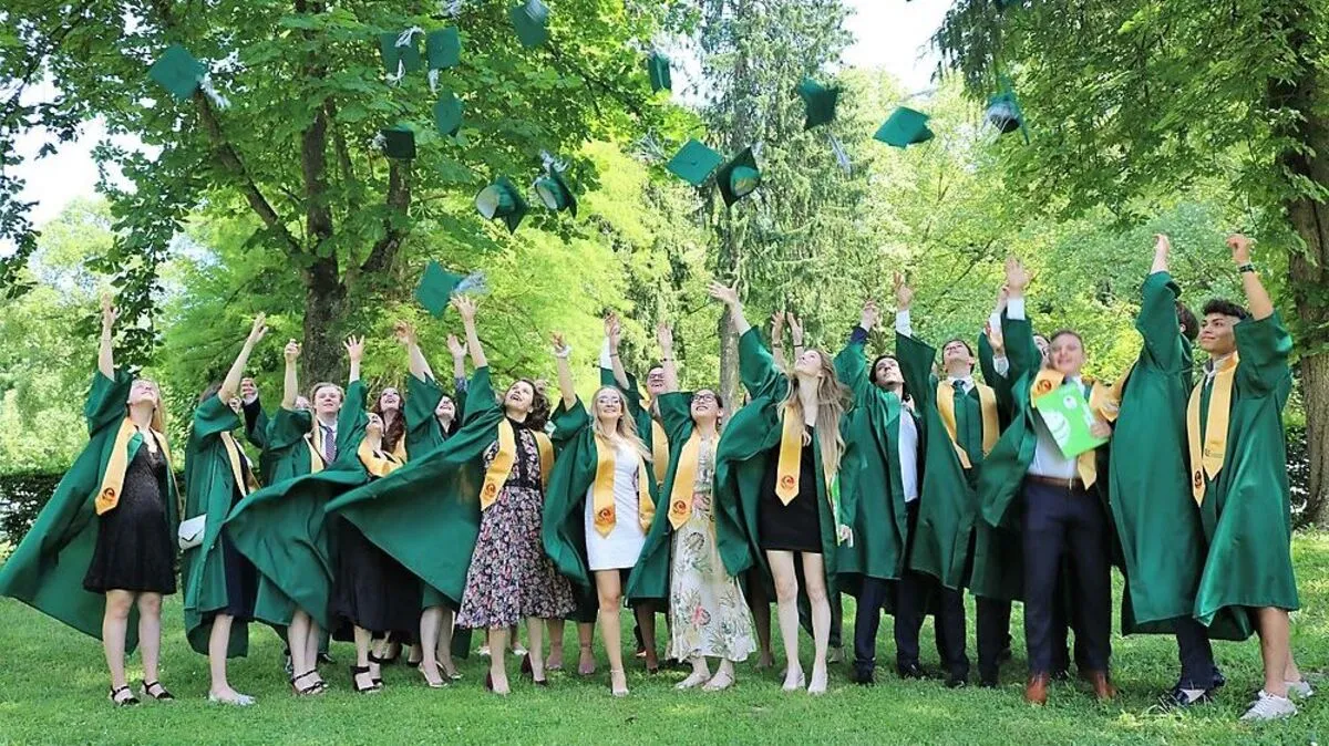 Die Maturantinnen und Absolventen kommen aus insgesamt zehn Nationen