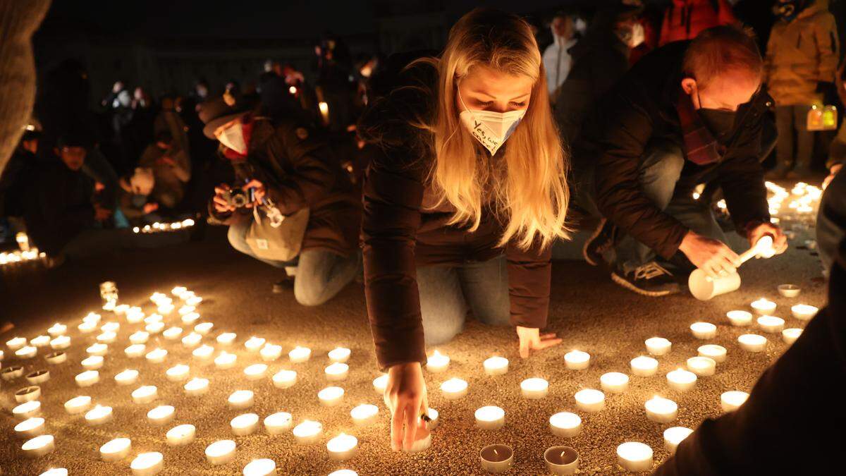 Lichtermeer für die Ukraine am Heldenplatz 