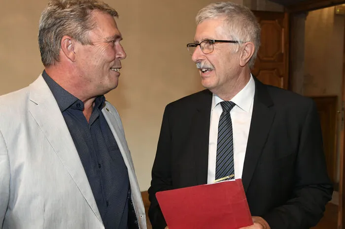 Direktor Hartmut Prasch mit dem bekannten Kärntner Archäologen Franz Glaser, dieser hielt die Festrede zur 60-Jahr-Feier im Ahnensaal.