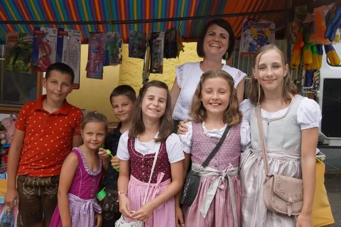 Das Rahmenprogramm mit Musik, Frühschoppen und diversen Schmankerln lockte auch die kleinen Gäste an. 