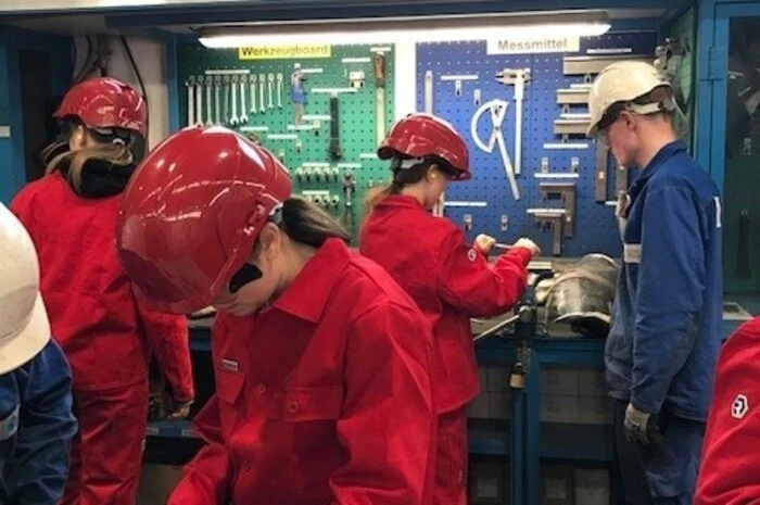 Mädchen der 7. und 8. Schulstufe sollen beim Girls Day die Möglichkeit bekommen, vor allem technischhandwerkliche und naturwissenschaftliche Berufe kennenzulernen.
