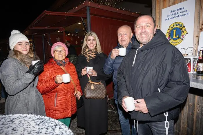 Die Öffnungszeiten des Christkindlmarktes auf dem Hauptplatz sind vom 22. November bis 23. Dezember, jeweils Donnerstag und Freitag von 15 bis 20 Uhr, Samstag und Sonntag von 14 bis 20 Uhr, Montag, 23. Dezember ab 15 Uhr			