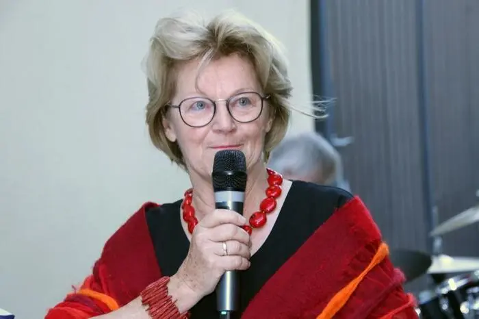 ... über die Ausstellung sprach die Künstlerin Christine Kertz selbst.