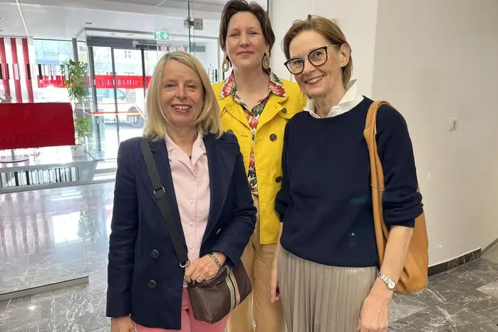 Viele Freunde, Bekannte und Kunstinteressierte besuchten die Vernissage von Karl-Pußwald