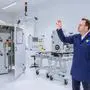 Stefan Koller, Chef der Varta Innovation, im neuen Grazer Forschungslabor für Batterien