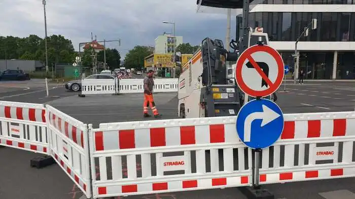 Bei der Messe-Kreuzung in der Conrad-von-Hötzendorfstraße ist ab heute vieles anders. Klicken Sie sich durch die ersten Bilder von der Großbaustelle ...