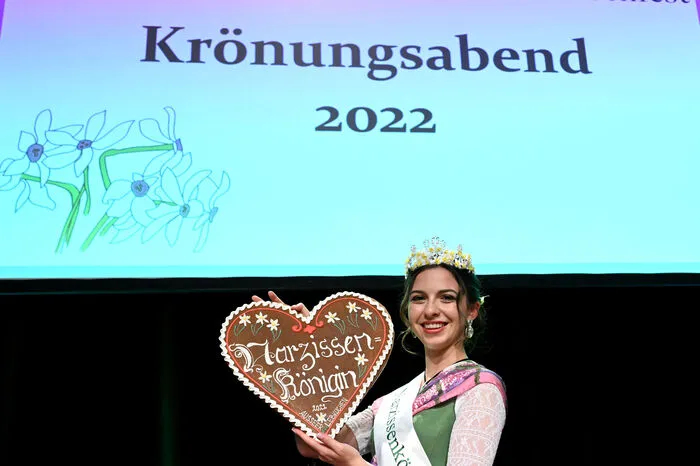 .. wurde die Lokalmatadorin Lisa Weinhandl am Donnerstagabend offiziell zur Königin gekrön