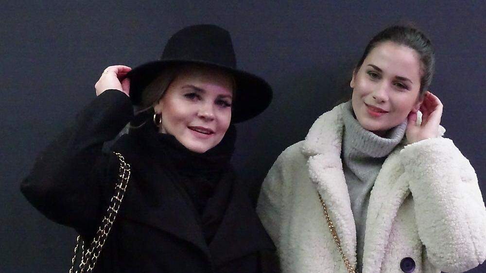 Die beiden Blogger-Schwestern Carina und Lisa sind auf der Fashion Week in Berlin unterwegs
