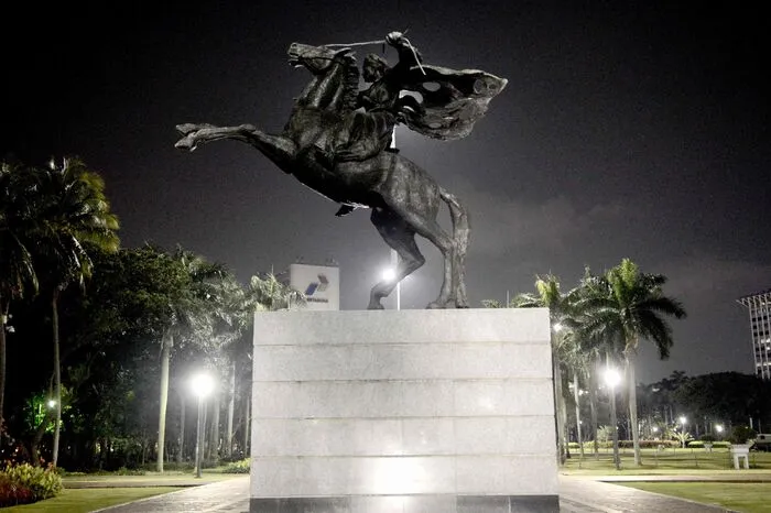 Ein Bildnis von Prinz Diponegoro, eine bronzene Pferdestatue, die den Anführer im kampf gegen gegen die niederländische Kolonialisten..