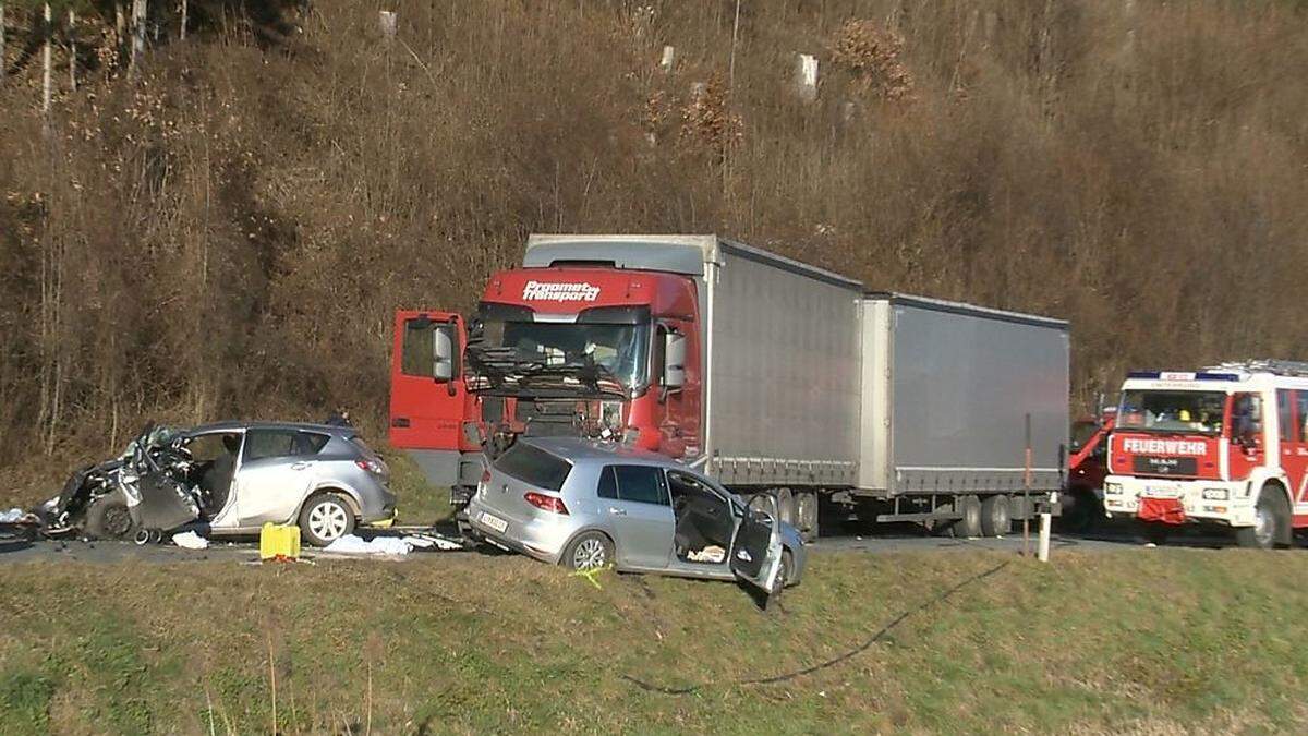 Drei Fahrzeuge waren an dem Unfall beteiligt