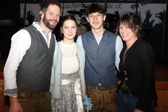 Am Foto von Links: Gotthard Ebner (er hatte am 24. Dezember seinen 42. Geburtstag gefeiert!), Elenora Ebner, Paul Striednig und Petra Ebner.