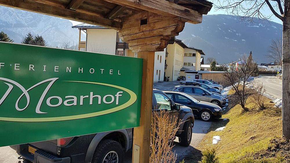 Parkplätze des Hotels „Moarhof“ liegen nahe beim Spital