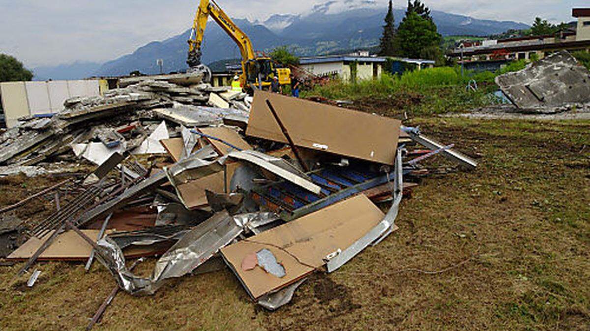 Abbrucharbeiten beim alten Hallenbad in Spittal haben am 12. August begonnen