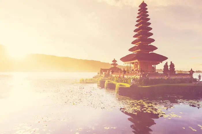 Die indonesische Insel ist bekannt für seine eindrucksvollen Tempelanlagen.