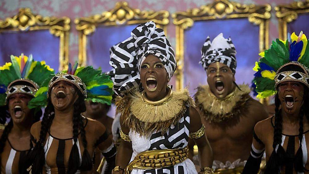 Politische Parade gewann Wettbewerb der Sambaschulen