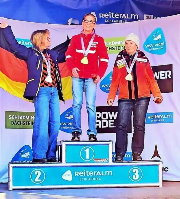 Weltmeisterin im Super-G: Hana Kumnig am Siegerpodest