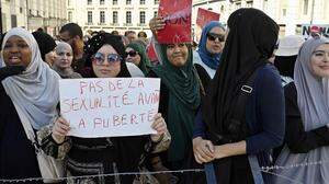 &quot;Keine Sexualität vor der Pubertät&quot;: Eine belgische Demonstrantin bei einer Protestkundgebung 