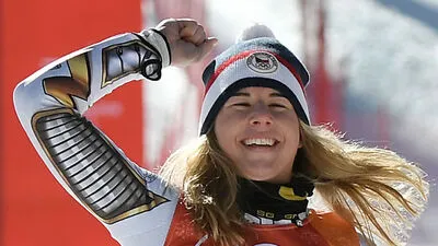 So freut sich Ester Ledecka ohne Brille über ihren Sieg