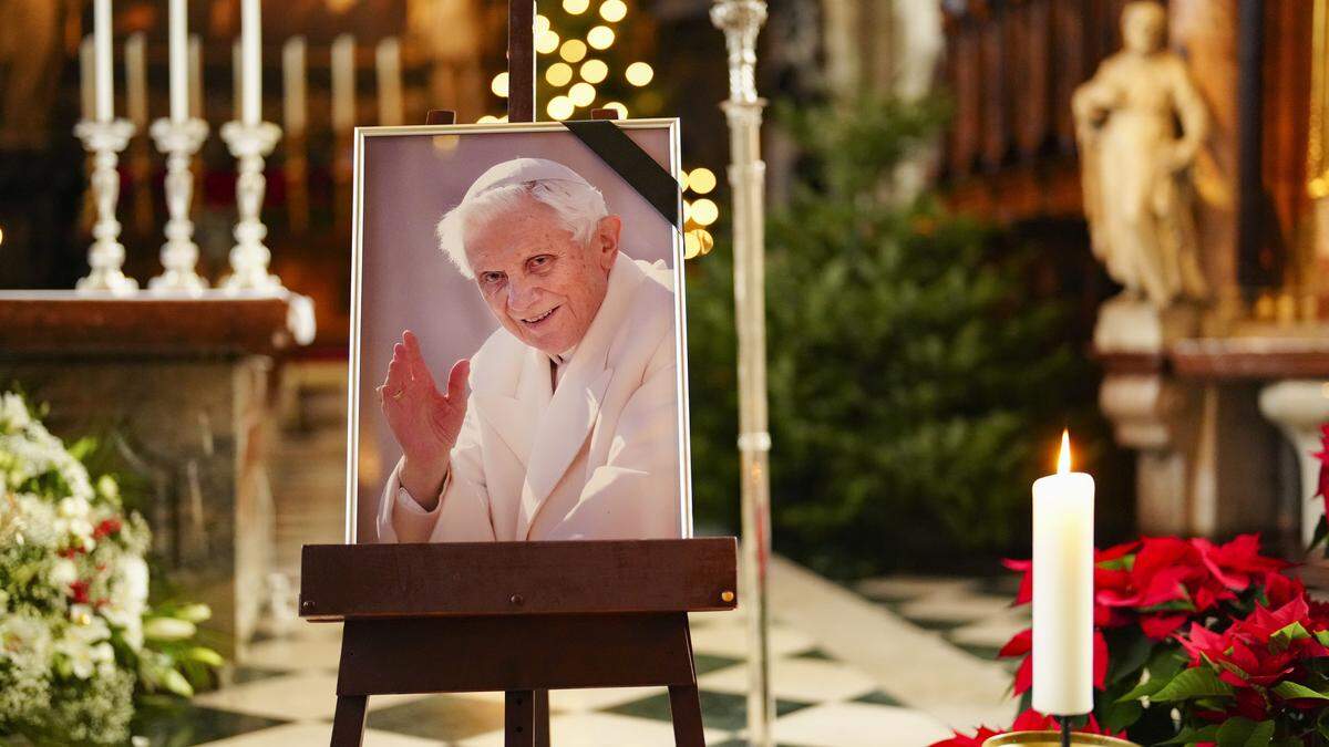 Erbstück von verstorbenen Papst Benedikt XVI gestohlen 