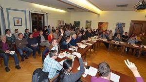 Auffallend viele Zuhörer verfolgten die Gemeinderatsitzung in Millstatt