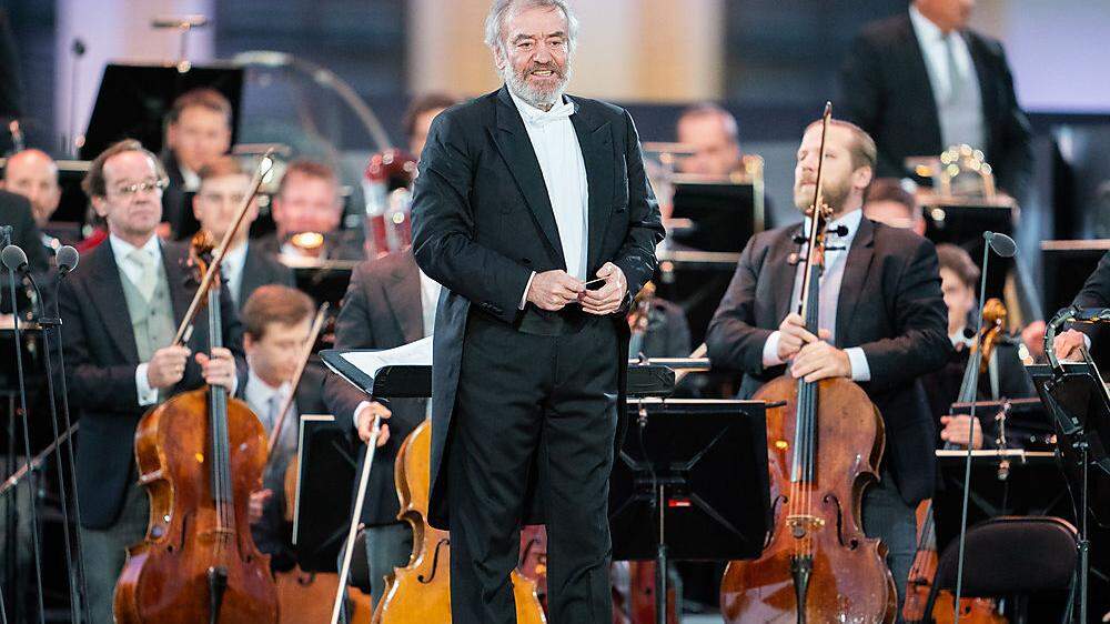 Dirigent Valery Gergiev mit den Wiener Philharmonikern  im Rahmen des Sommernachtskonzerts