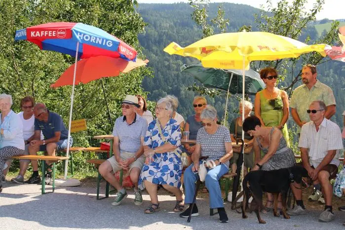 Bei selbstgemachten Mehlspeisen und kühlenden Getränken fand die Kräutersegnung am Marienfeiertag einen gemütlichen Abschluss. 