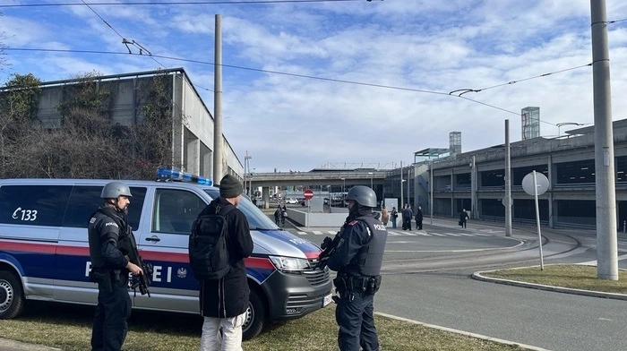 Das Einkaufszentrum Murpark im Süden von Graz wurde am Mittwoch gegen 15 Uhr von der Polizei abgeriegelt