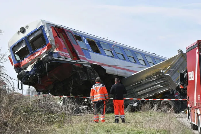 Der Lkw-Fahrer dürfte den Regionalzug der Marchegger Ostbahn übersehen haben.
