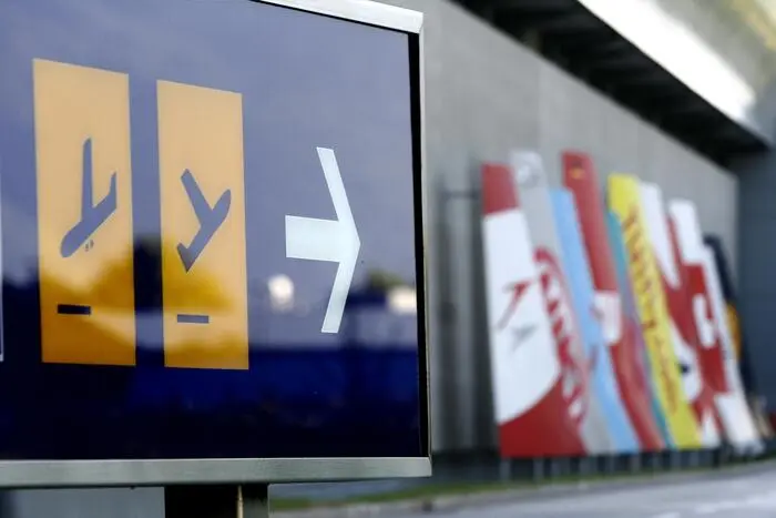 Flugzeiten werden durch Umwege länger, Flüge vor allem Kerosin-getrieben teurer