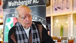 Jahrzehntelang begleitete er den Verein – einst am Stehplatz, heute als ältester Fan auf der Osttribüne: Benno Schober