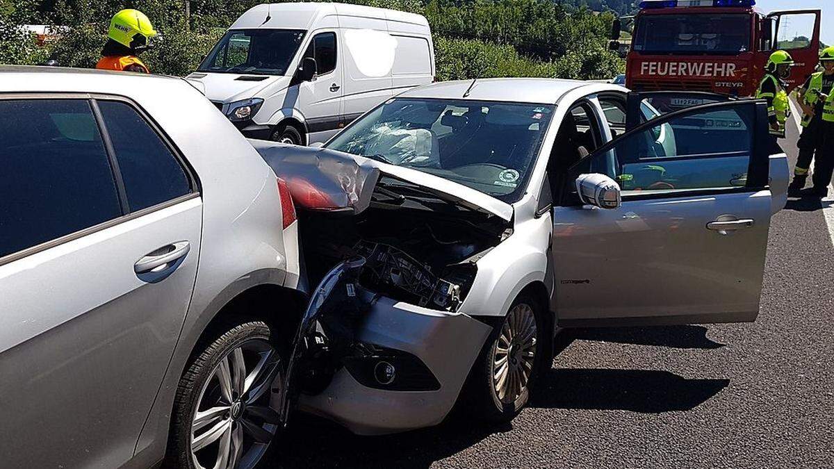 Auf stehendes Auto aufgefahren