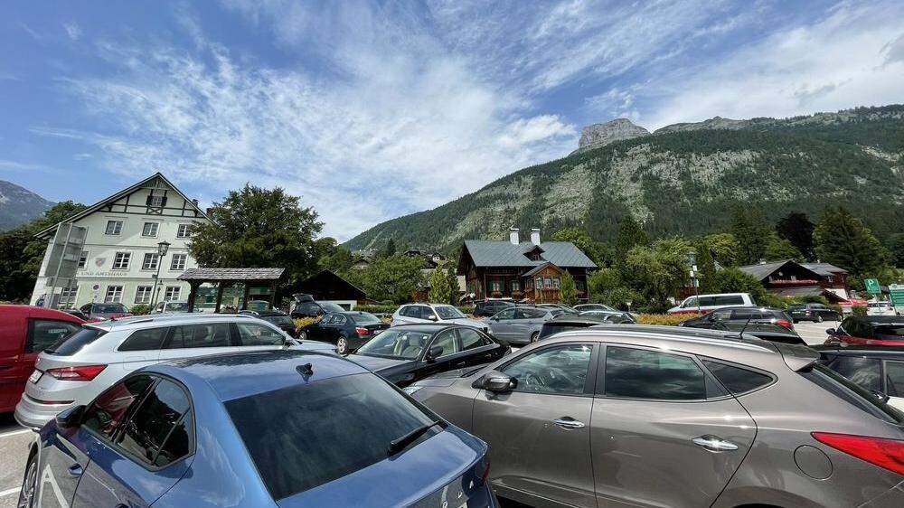 Zugeparkt: An schönen Tagen ist in Altaussee kaum mehr ein Parkplatz zu finden