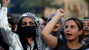 Iraqi women demonstrate against underage marriage in Tahrir Square in central Baghdad on August 8, 2024, amid parliamentary discussions over a proposed amendment to the Iraqi Personal Status Law. Rights advocates are alarmed by a bill introduced to Iraq's parliament that, they fear, would roll back women's rights and increase underage marriage in the deeply patriarchal society. (Photo by AHMAD AL-RUBAYE / AFP)