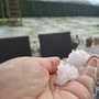Am frühen Nachmittag zog eine Front über das Aichfeld hinweg und brachte auch Hagel mit – hier ein Bild aus Fohnsdorf