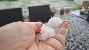 Am frühen Nachmittag zog eine Front über das Aichfeld hinweg und brachte auch Hagel mit – hier ein Bild aus Fohnsdorf
