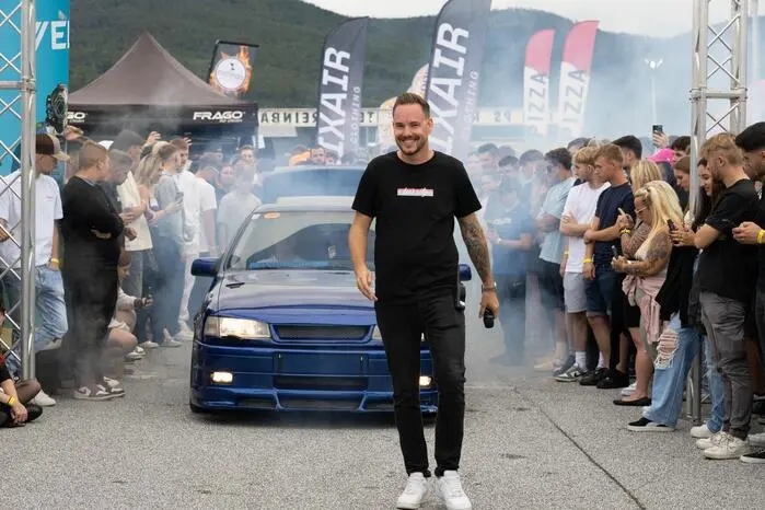 Die Veranstalter zeigten sich stolz auf eine gelungene Jubiläumsausgabe dieses besonderen Abends für Auto- und Tuningfreunde.