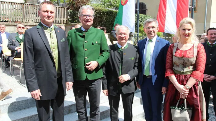 Die Eröffnung des Gemeindeamtes feierten Bürgermeister Manfred Reisenhofer, Landeshauptmann Christopher Drexler, Bürgermeister Josef Ober aus Feldbach, Landtagsabgeordneter Franz Fartek und Bezirkshauptfrau Elke Schunter-Angerer.