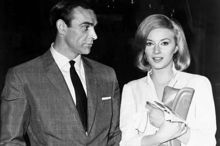 Sean Connery mit Co-Star Daniela Bianchi während der Dreharbeiten zu "From Russia with Love" 1963. Sean Connery war der erste Bond. Bond als etwas rüpelhafter Macho, leicht zynisch und voller Standesdünkel. Und doch so charmant. Für viele bis heute der beste Bond.