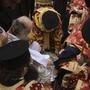 Der griechisch-orthodoxe Patriarch Theophilos III. nahm auf dem Platz der Grabeskirche die Fußwaschung vor