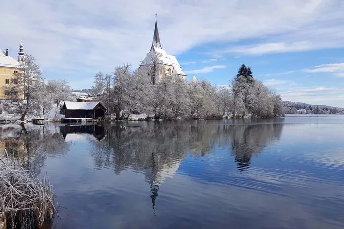 Hannelore Joliet fotografierte Maria Wörth in entzückendem Winter-Weiß.