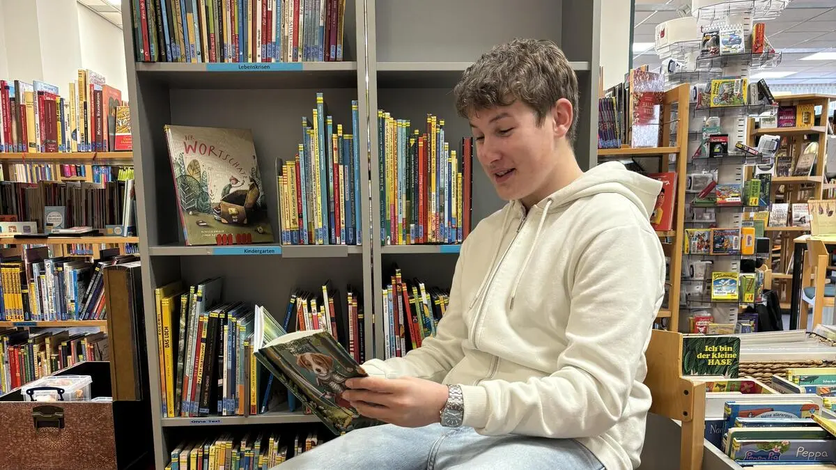 Julian liest aus „Der kleine Ritter Frederick“