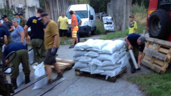 In der Gemeinde Unzmarkt-Frauenburg wurden weitere Sandsäcke gegen neuerliche Unwetter gefüllt.
