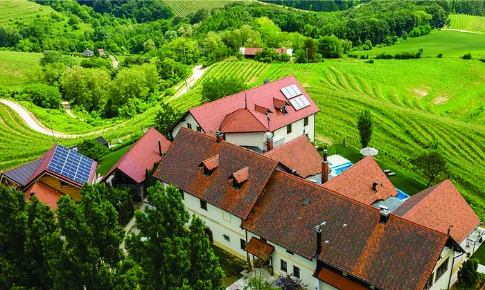 Das Hotel liegt idyllisch im Grünen