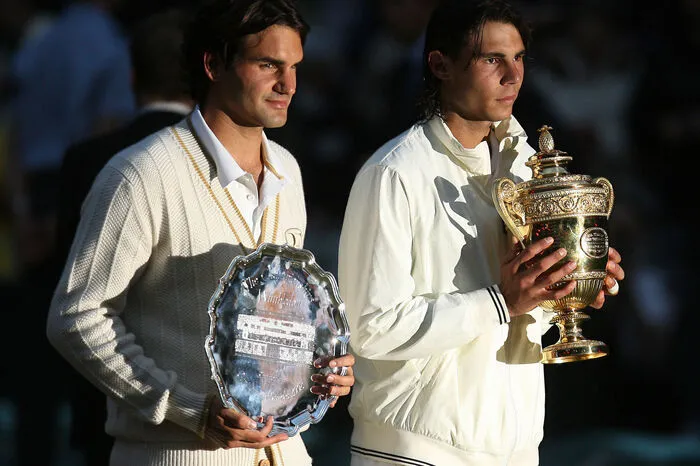 Auch in Wimbledon kam es erneut zum Finale Nadal gegen Federer. In einer der dramatischsten Begegnungen der Tennisgeschichte gewann der Spanier mit 6:4, 6:4, 6:7, 6:7 und 9:7. Es war das längste Herren-Einzelfinale in der über 130-jährigen Turniergeschichte.