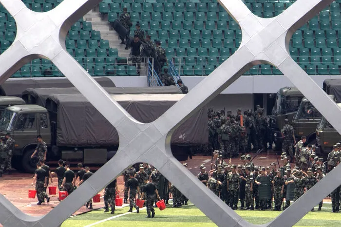 Die chinesische Regierung drohte den Demonstranten zuletzt immer unverhohlener. Inzwischen wächst die Angst vor einem chinesischen Militäreinsatz.