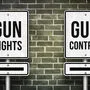 Der Zweite Zusatzartikel, das sogenannte „Second Amendment“, ist die am heftigsten debattierte und umkämpfte Passage der amerikanischen Verfassung. Er verankert das Recht eines jeden US-Bürgers, eine Waffe besitzen zu dürfen