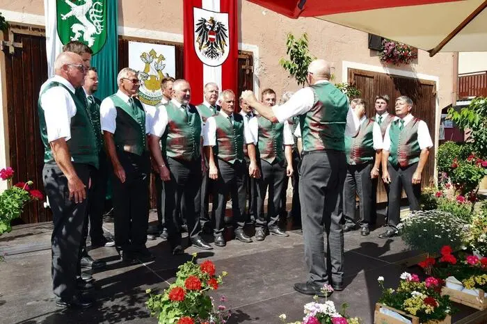 Die teilnehmenden Chöre aus dem Murtal waren der MGV Weißkirchen, der Weißkirchner Feinklang, der MGV Unzmarkt, der Singkreis Maria Buch, der Feuerwehrchor Baierdorf, die Sängerrunde Kohlröserl Zeutschach, die Sängerrunde Spielberg-Sachendorf, die Sängerrunde Rothenthurm, der Männerchor Rachau, das Doppelquartett Zirbenklang und die Pölser Klangschmiede.